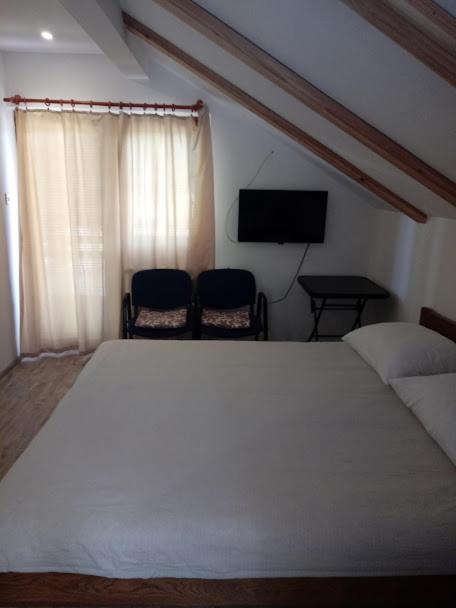 Guesthouse Marton Jezerce Exterior foto