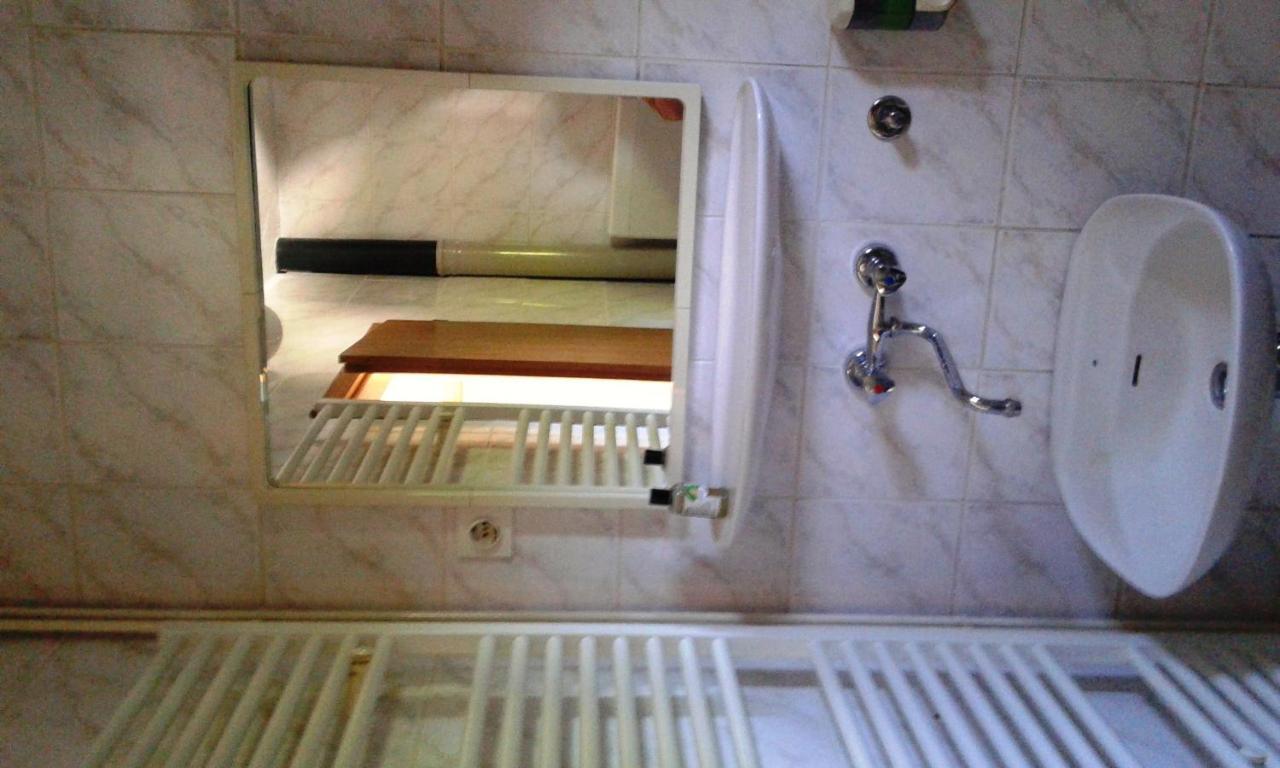 Guesthouse Marton Jezerce Exterior foto