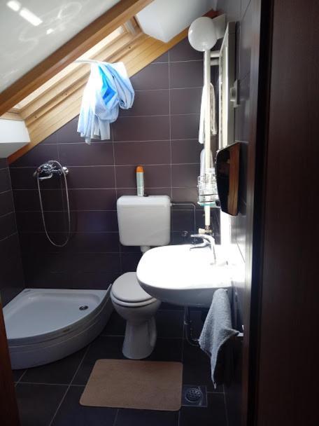 Guesthouse Marton Jezerce Quarto foto