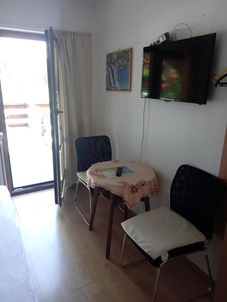 Guesthouse Marton Jezerce Quarto foto
