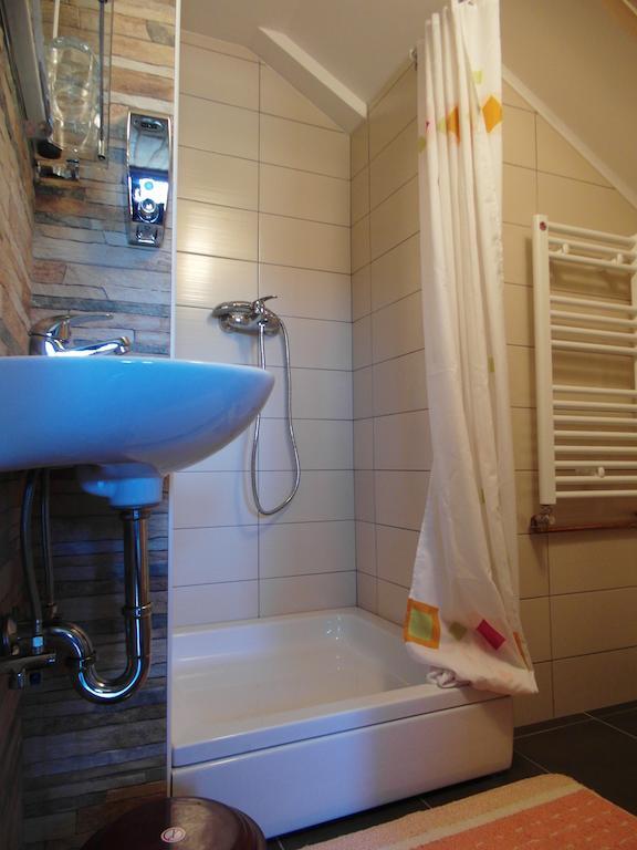 Guesthouse Marton Jezerce Exterior foto