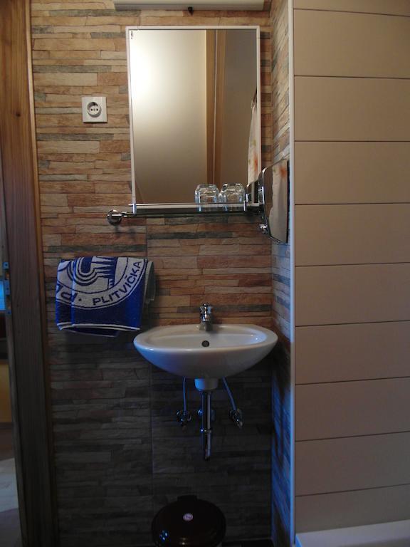 Guesthouse Marton Jezerce Quarto foto