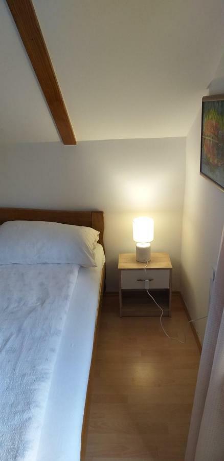 Guesthouse Marton Jezerce Exterior foto
